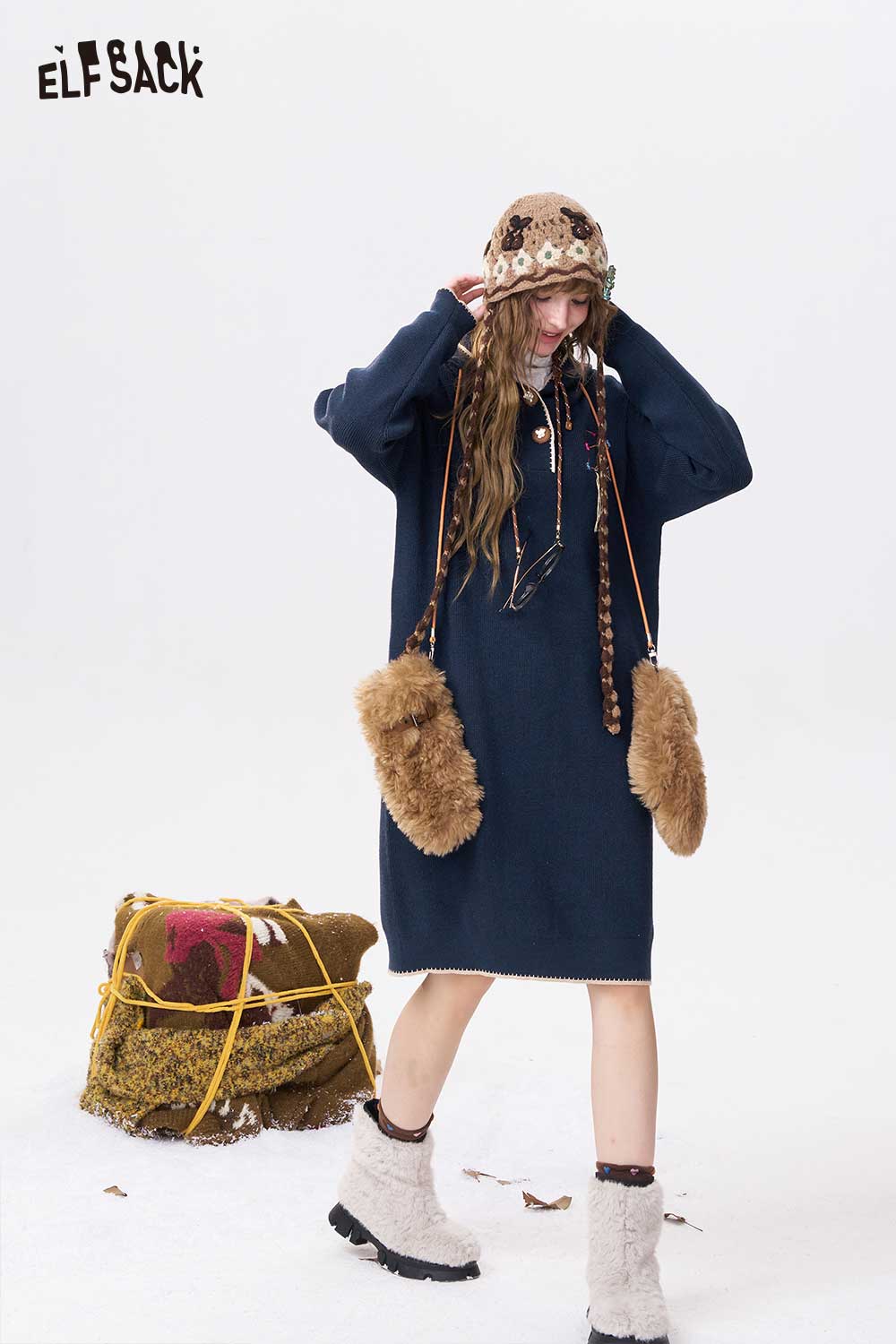 Casual embroidered hooded long dress by ELFSACK, featuring a relaxed fit and stylish embroidery details.