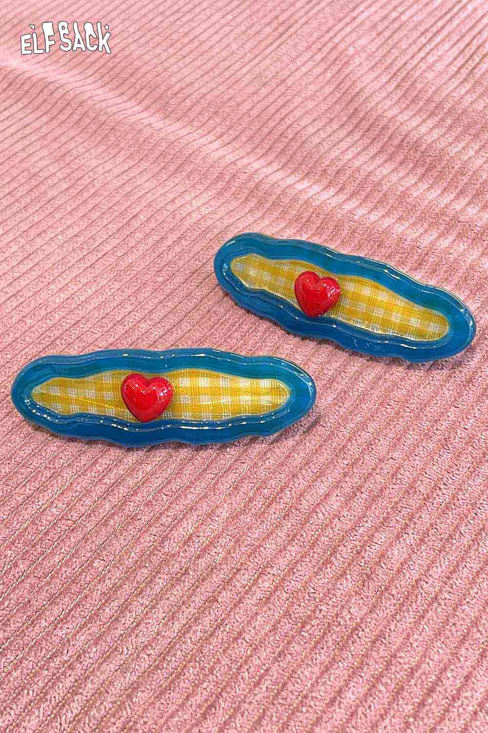 ELFSACK checkered resin hair clip set with colorful heart accents for playful hairstyle styling