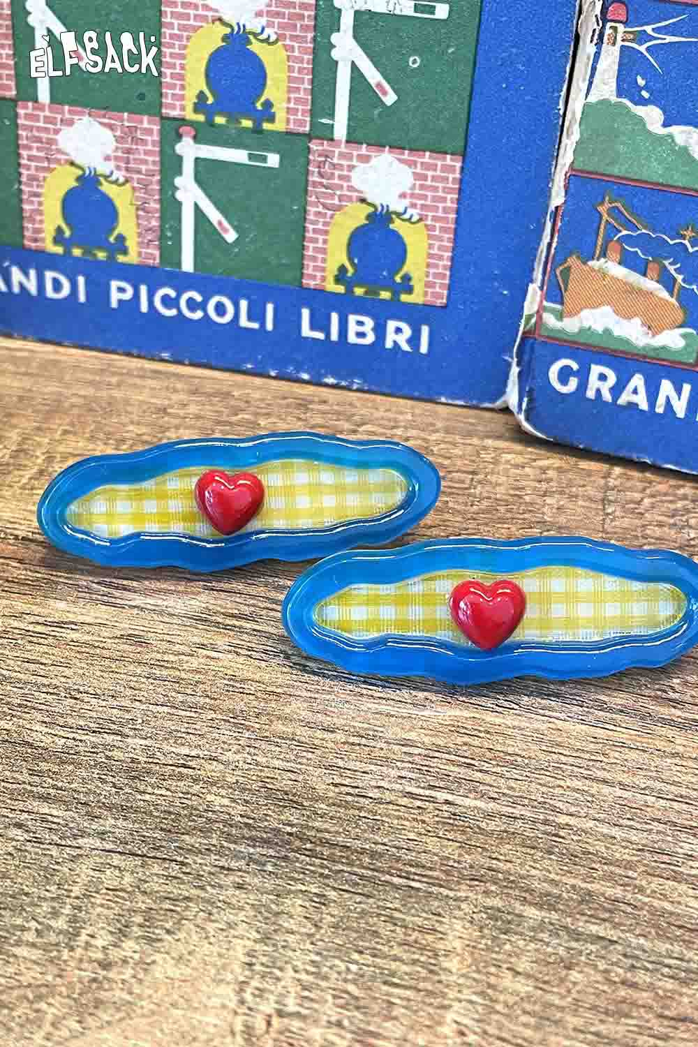 ELFSACK checkered resin hair clip with heart detail perfect for stylish hairdos