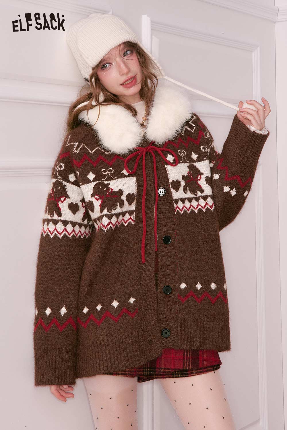 ELFSACK Christmas animal graphic cardigan with fur collar and festive pattern for cozy winter style