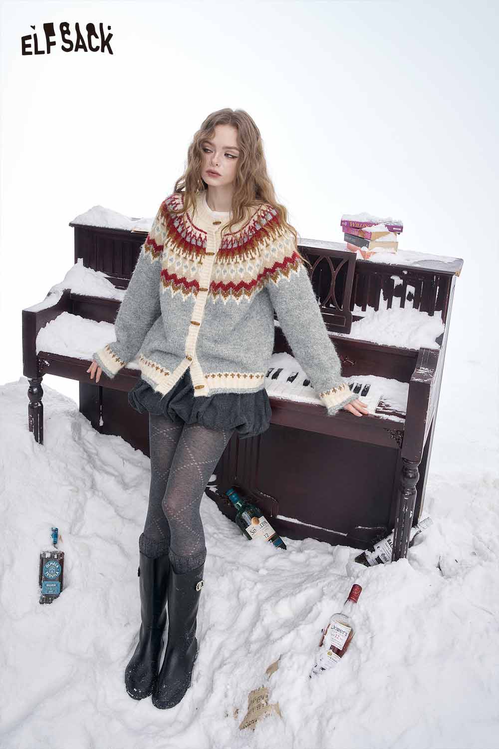 ELFSACK Christmas party striped sweater in gray with festive pattern, perfect for holiday celebrations