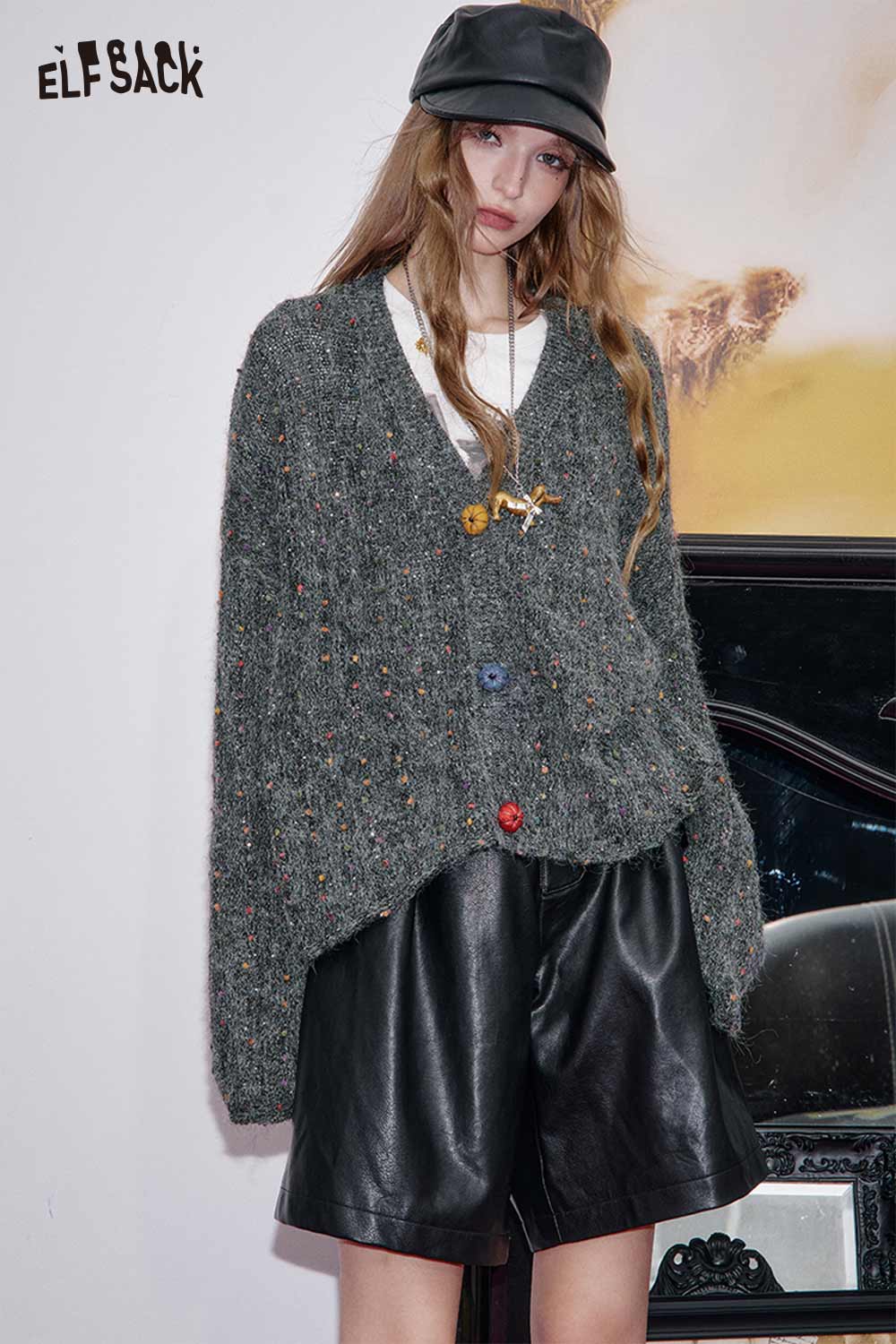 ELFSACK chunky v-neck cardigan for women in gray with colorful speckles and oversized fit