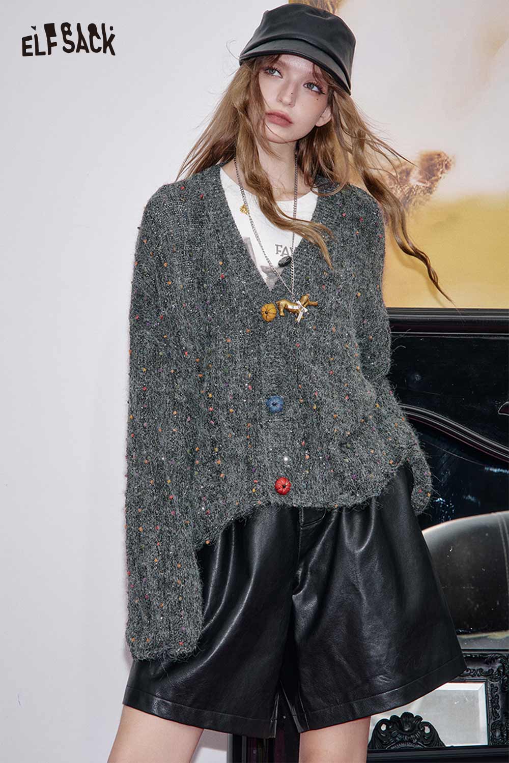 ELFSACK chunky v-neck cardigan for women in grey with colorful buttons and a cozy knit design