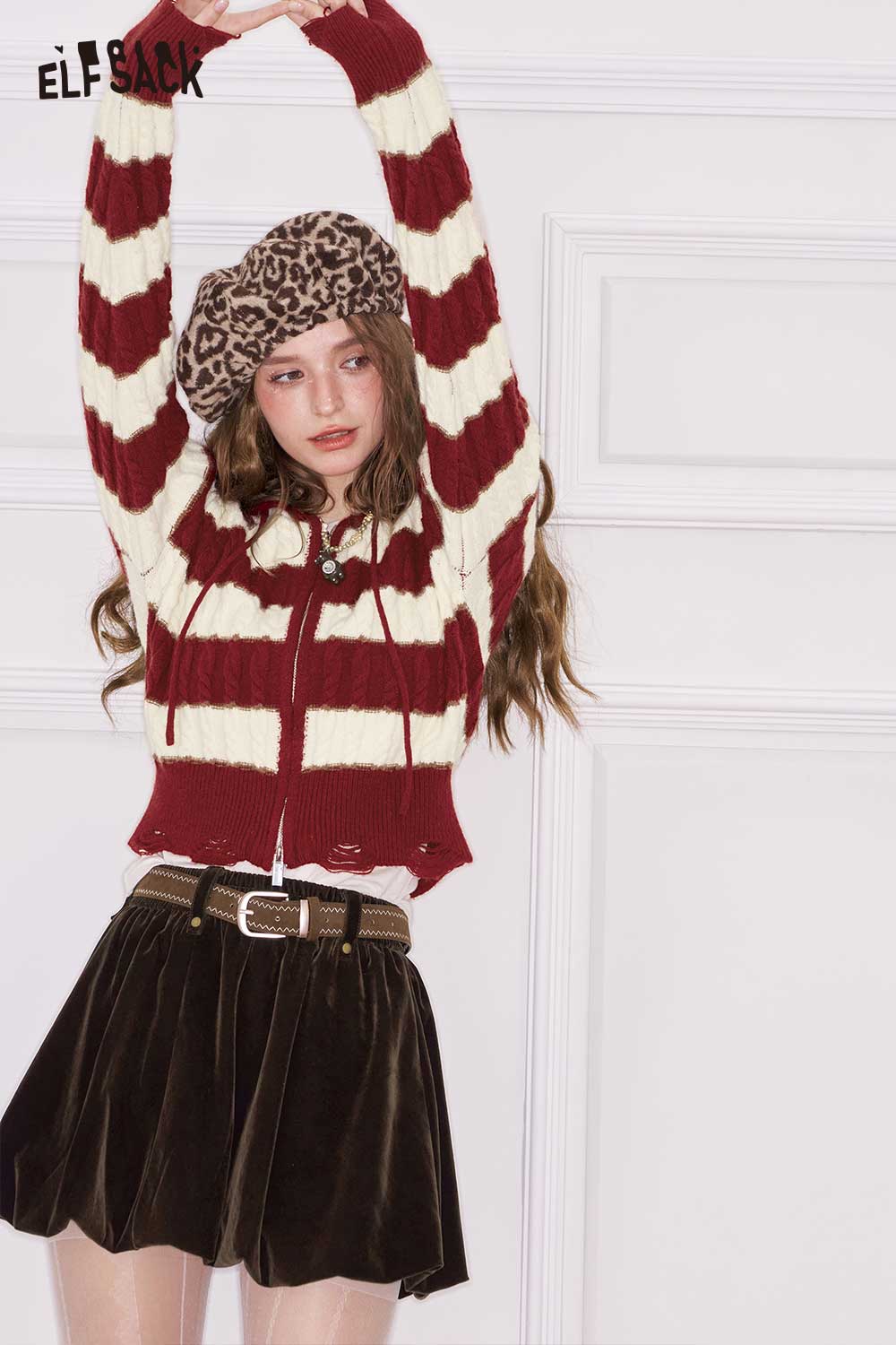 ELFSACK color block stripe cropped cardigan featuring a red and cream design, perfect for a stylish winter look