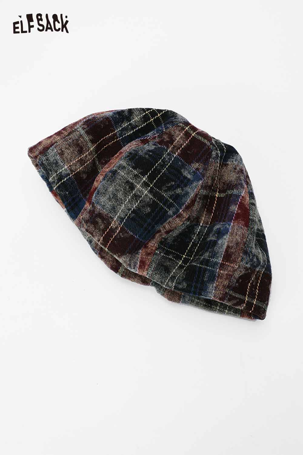 Color blocked knitted beret by ELFSACK with a stylish plaid design for a trendy look