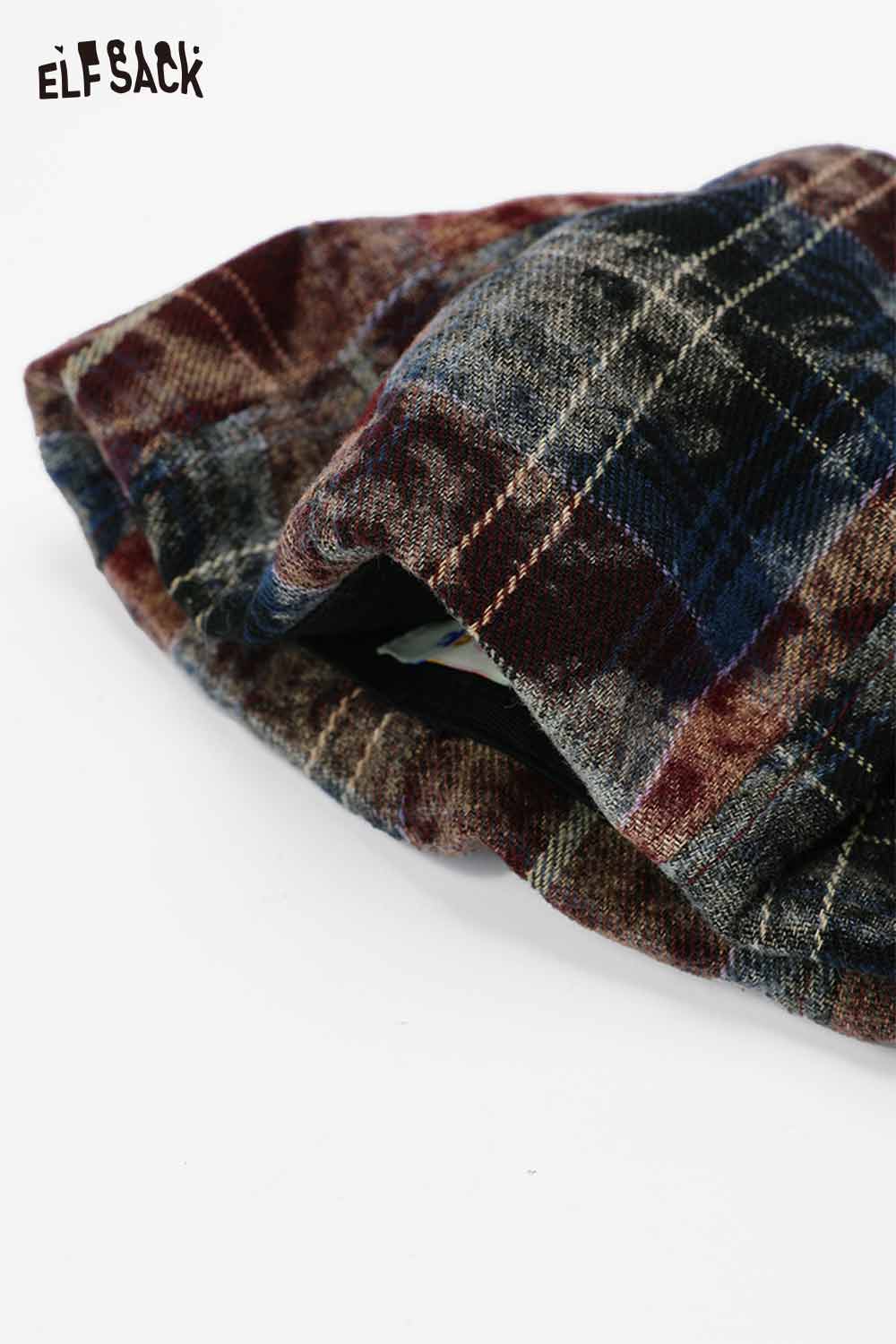 Cozy color blocked knitted beret from ELFSACK in trendy plaid design for stylish looks