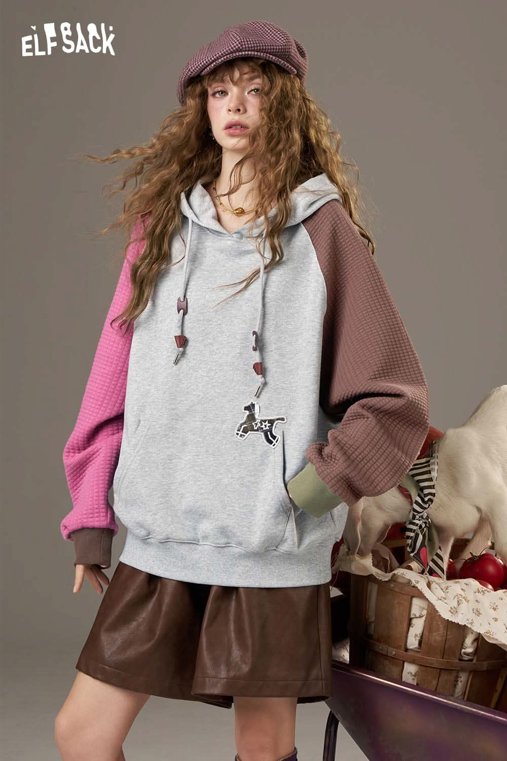ELFSACK colorblock raglan sleeve sweatshirt featuring cozy design and trendy style for casual wear