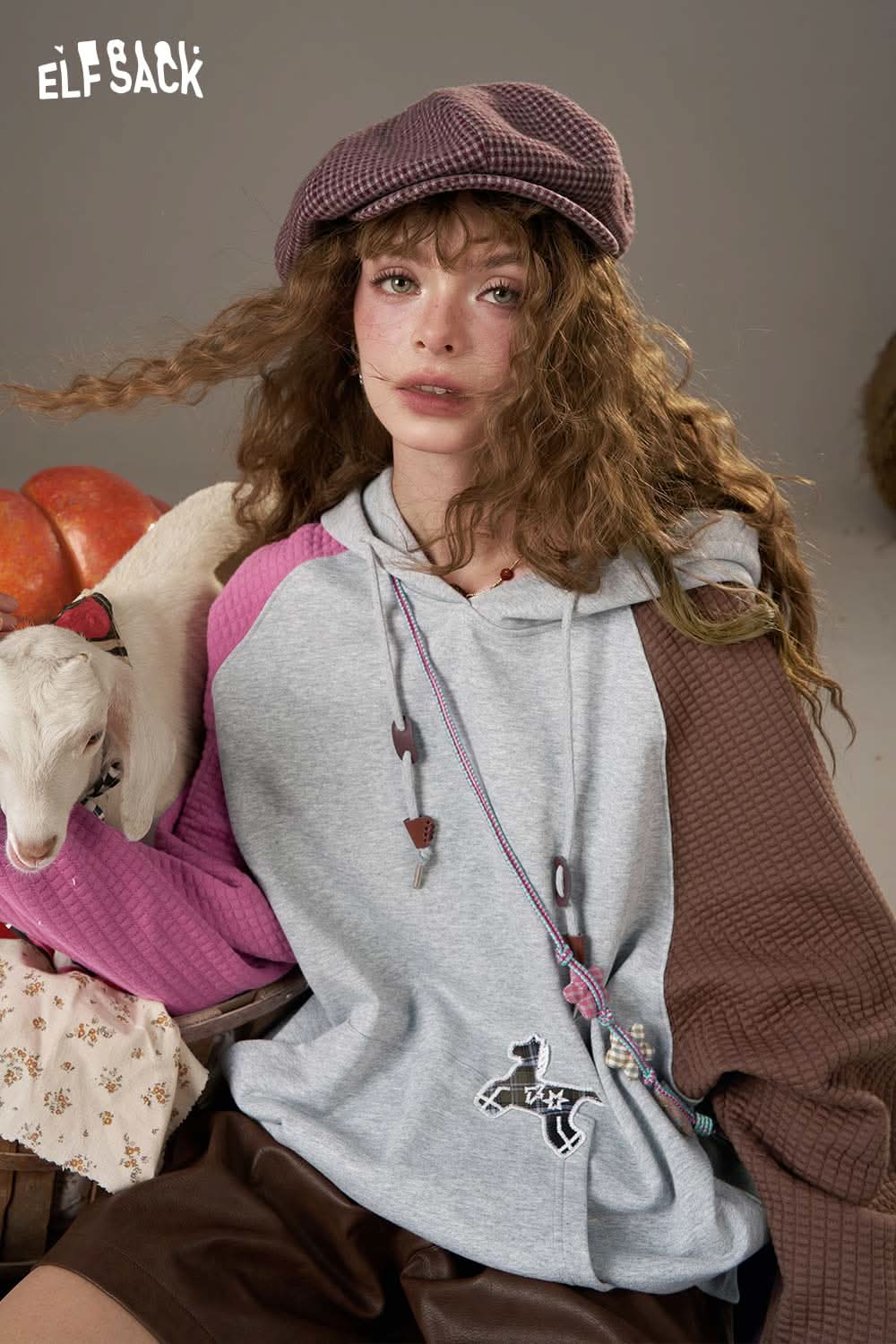 ELFSACK colorblock raglan sleeve sweatshirt with mixed fabrics and cozy design for casual wear