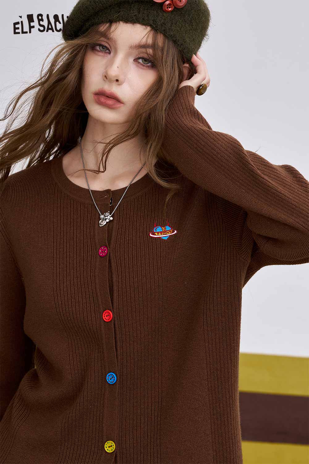 ELFSACK colorful button knit sweater in brown with decorative buttons and ribbed texture