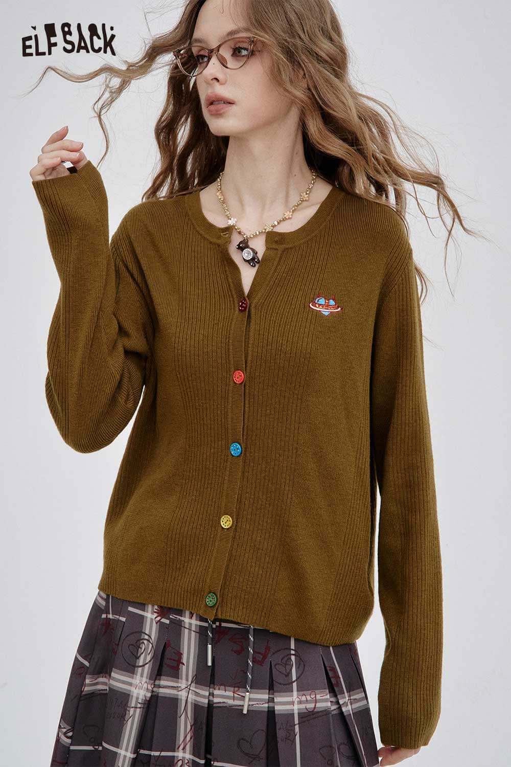 ELFSACK colorful button knit sweater in olive green with a cozy fit and decorative buttons