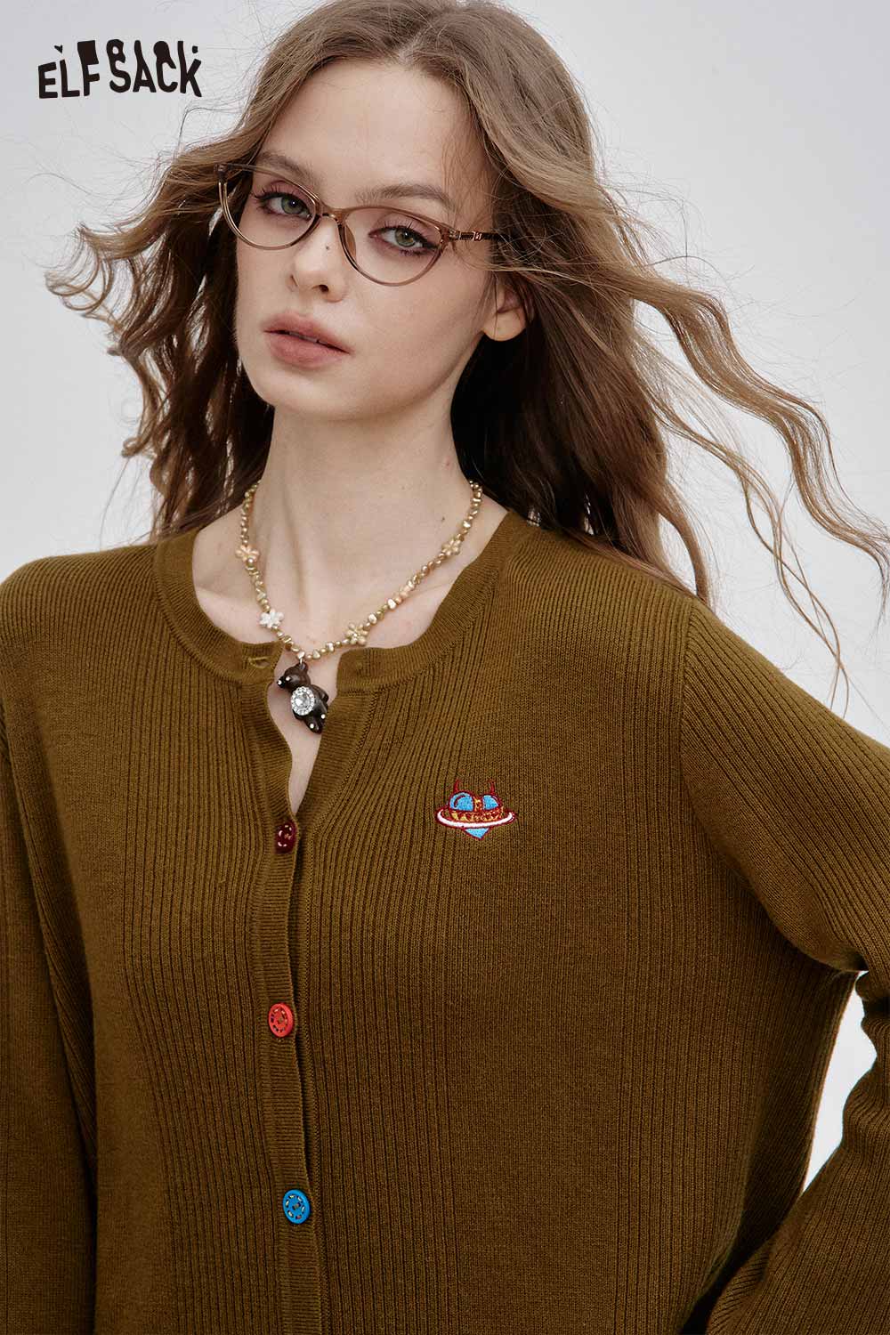 ELFSACK colorful button knit sweater in olive green featuring unique button details and embroidery