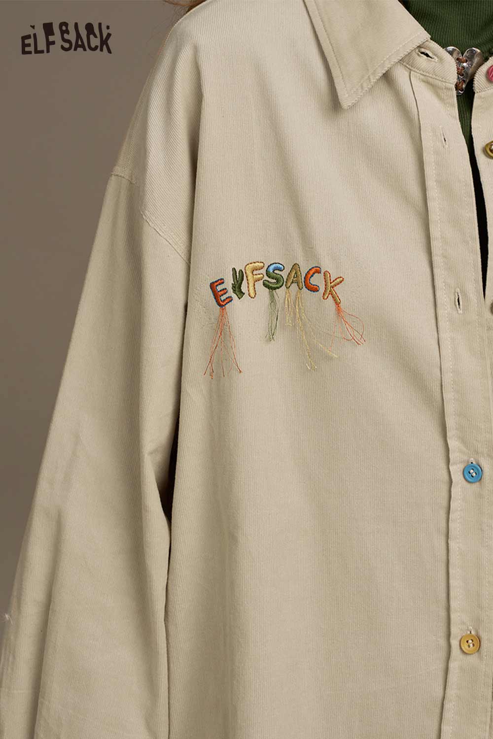 ELFSACK colorful button pocket shirt for women in light beige with embroidered logo detail