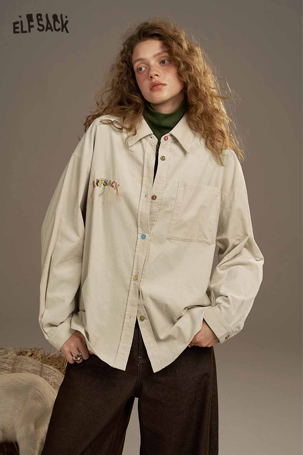 ELFSACK colorful button pocket shirt for women in beige with a relaxed fit and stylish embroidery