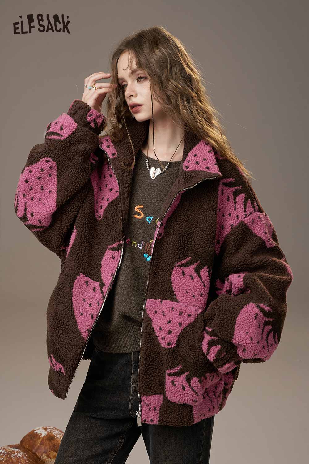 ELFSACK colorful logo embroidery sweater in brown with pink pattern, perfect for cozy casual wear