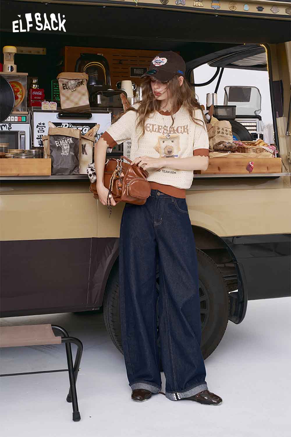 ELFSACK model wearing vintage straight leg jeans for women dark wash high waist relaxed fit with graphic tee