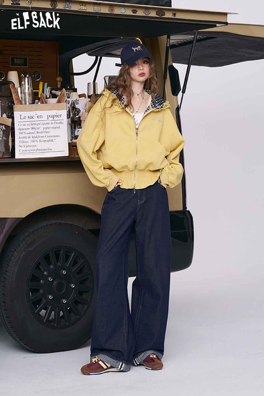 ELFSACK model wearing vintage straight leg jeans for women with dark wash high waist and yellow jacket