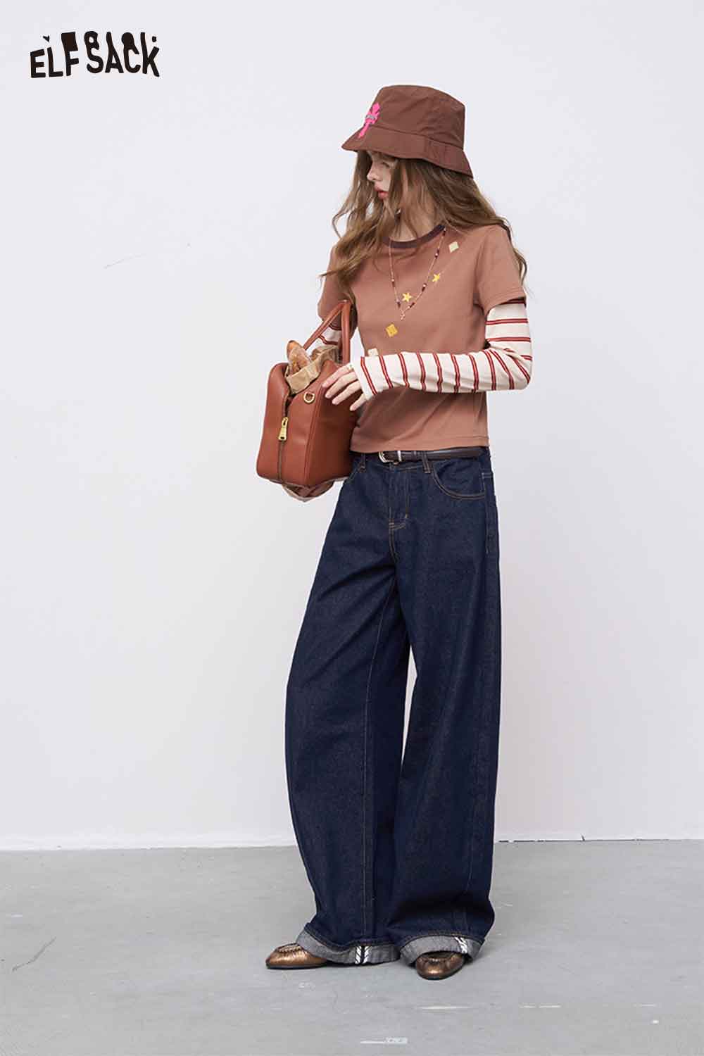 ELFSACK model wearing dark wash vintage straight leg jeans for women with wide leg fit high waist