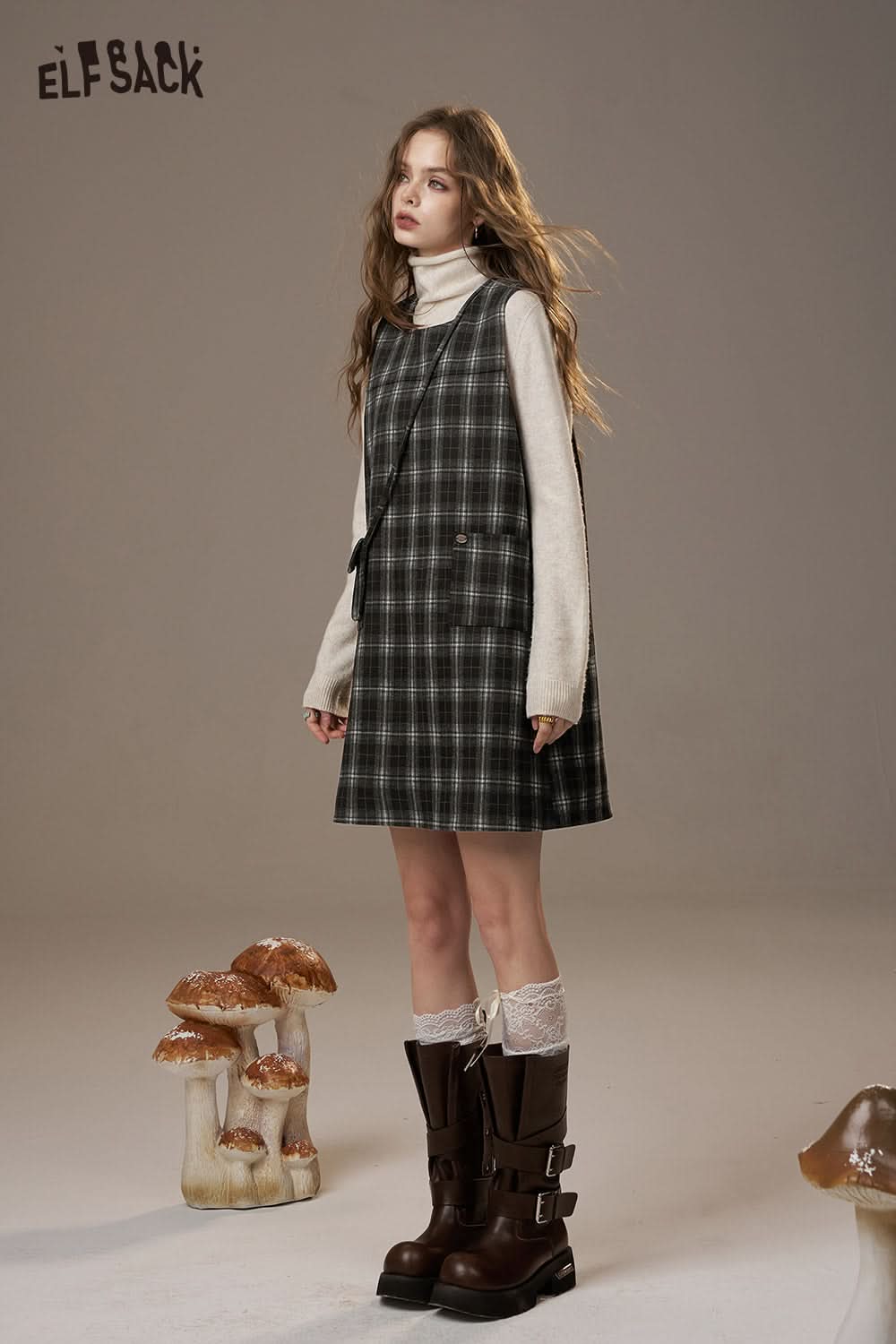ELFSACK cotton plaid loose fit dress with a stylish design, paired with a turtleneck and knee-high boots
