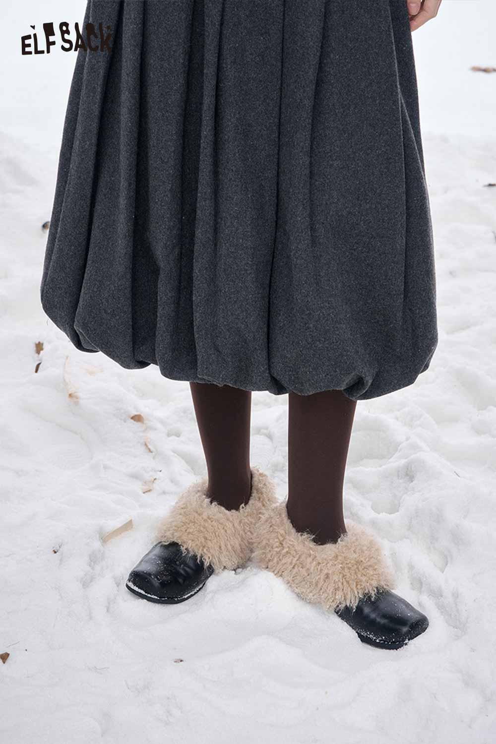 ELFSACK dark gray pleated half skirt with a voluminous design, perfect for winter outfits