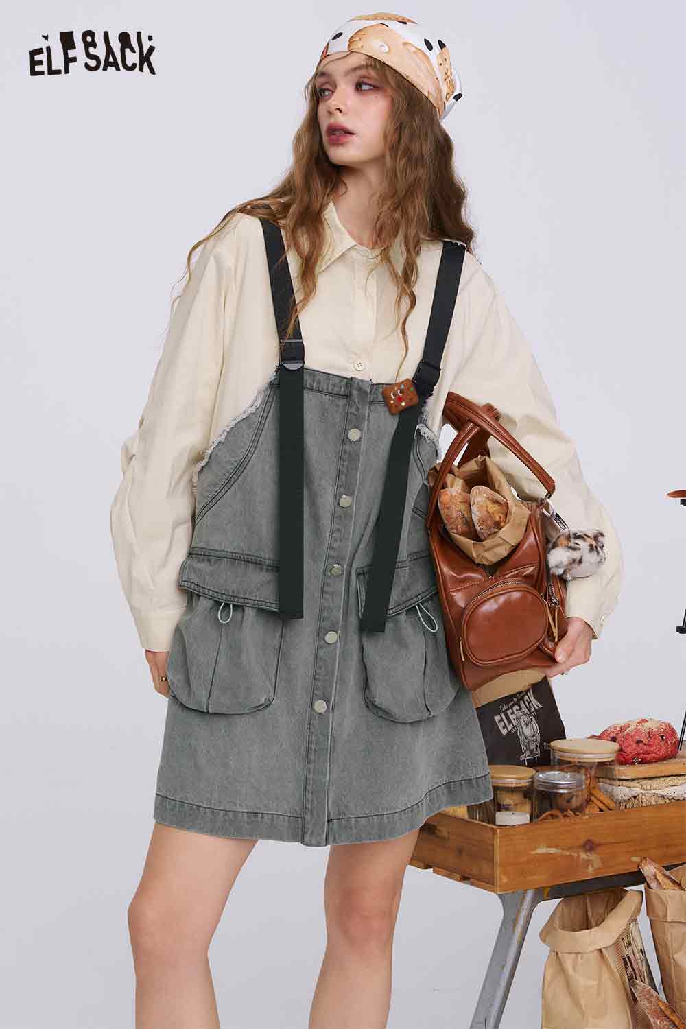 ELFSACK model wearing gray utility denim color-block midi dress with button front pockets and suspenders