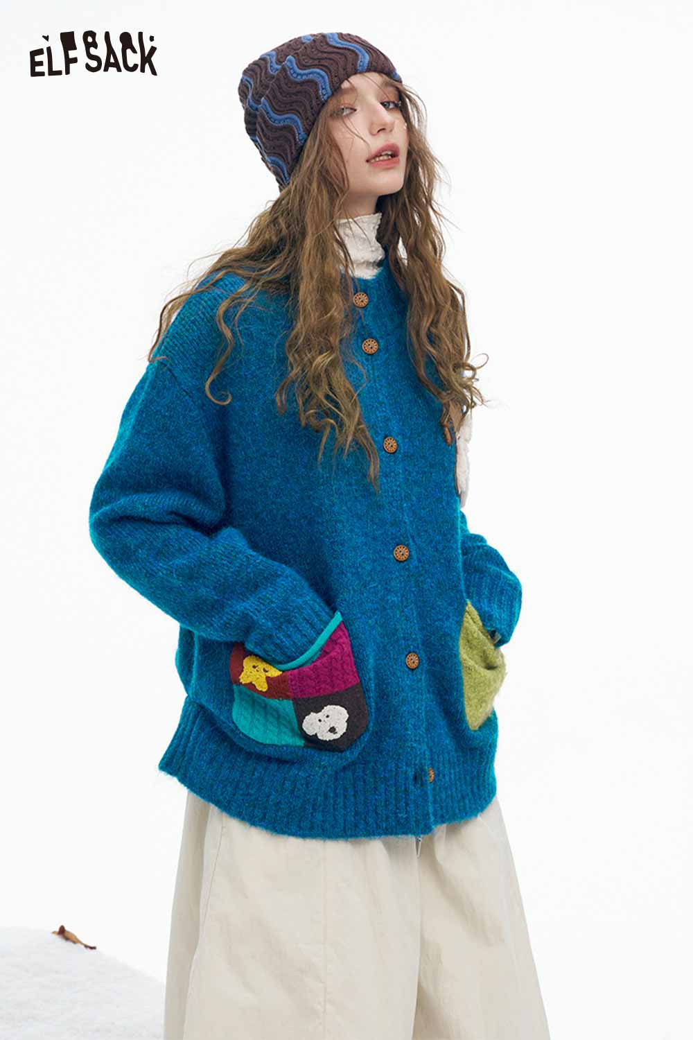 ELFSACK dog graphic sweater for women in blue with colorful pockets for a trendy look