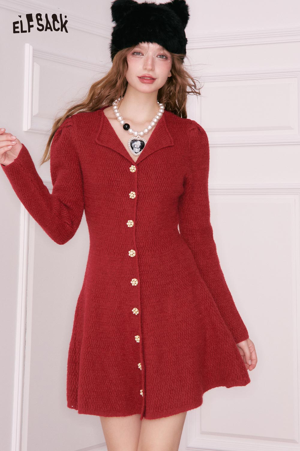 ELFSACK elegant gold button dress in red with a fitted bodice and flared skirt for a stylish look