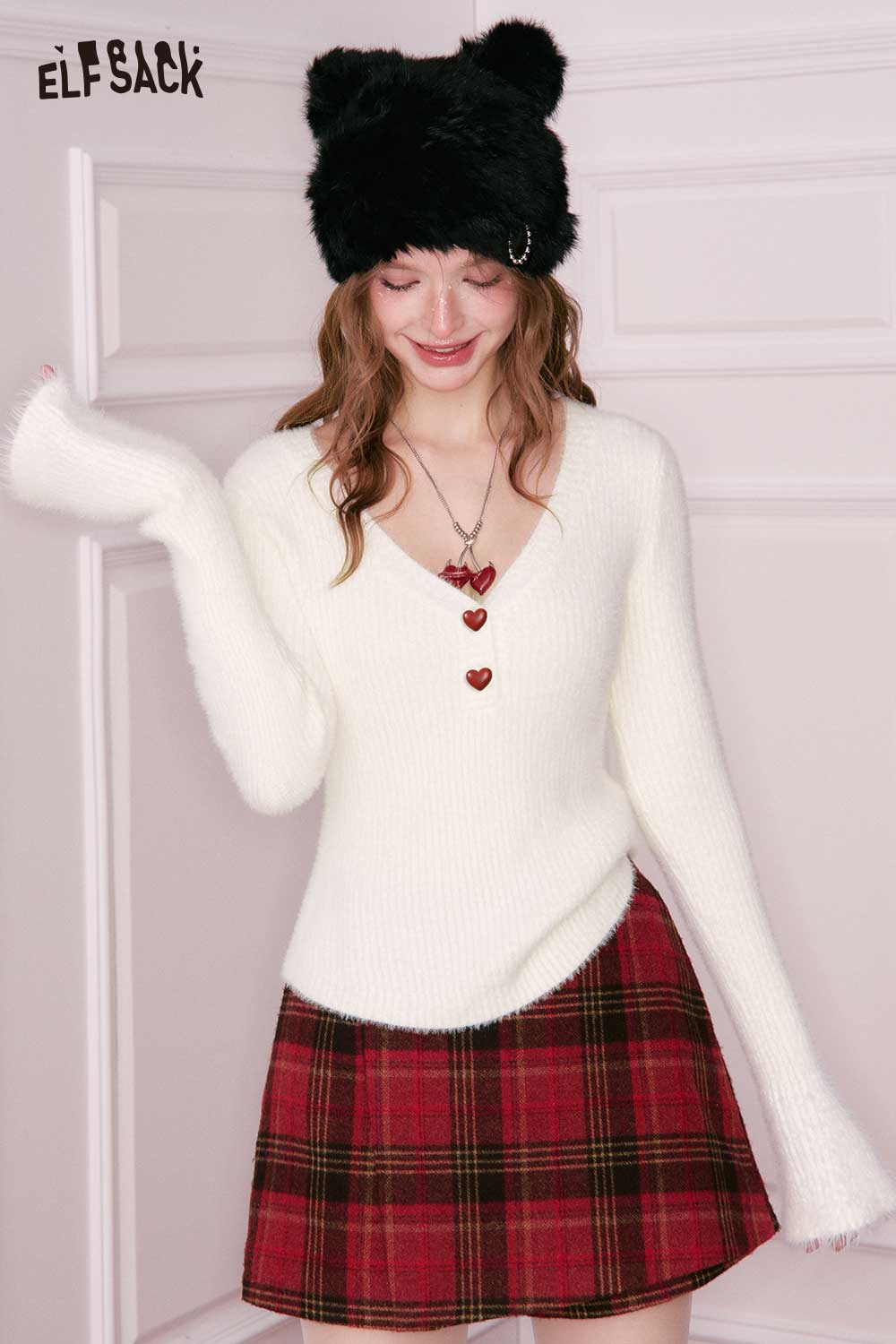 ELFSACK elegant v neck sweater women in white with heart buttons, paired with a plaid skirt