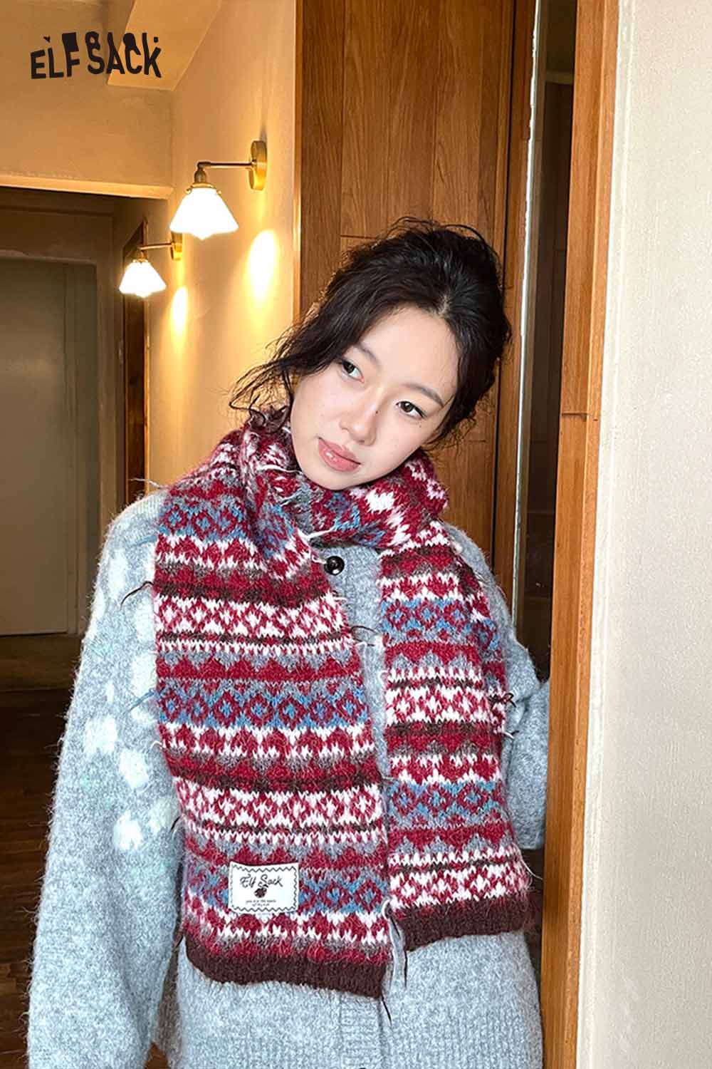 ELFSACK Bohemian Stripe Neck Warmer in Red and Blue Pattern for Cozy Winter Style