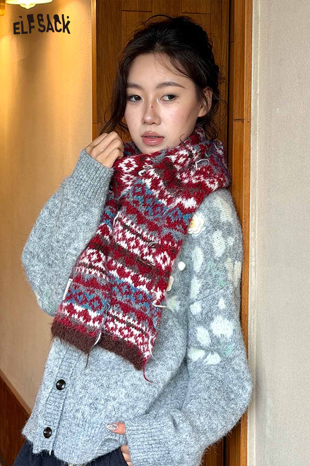 ELFSACK Bohemian Stripe Neck Warmer in Red and Blue Patterned Knit for Cozy Winter Style