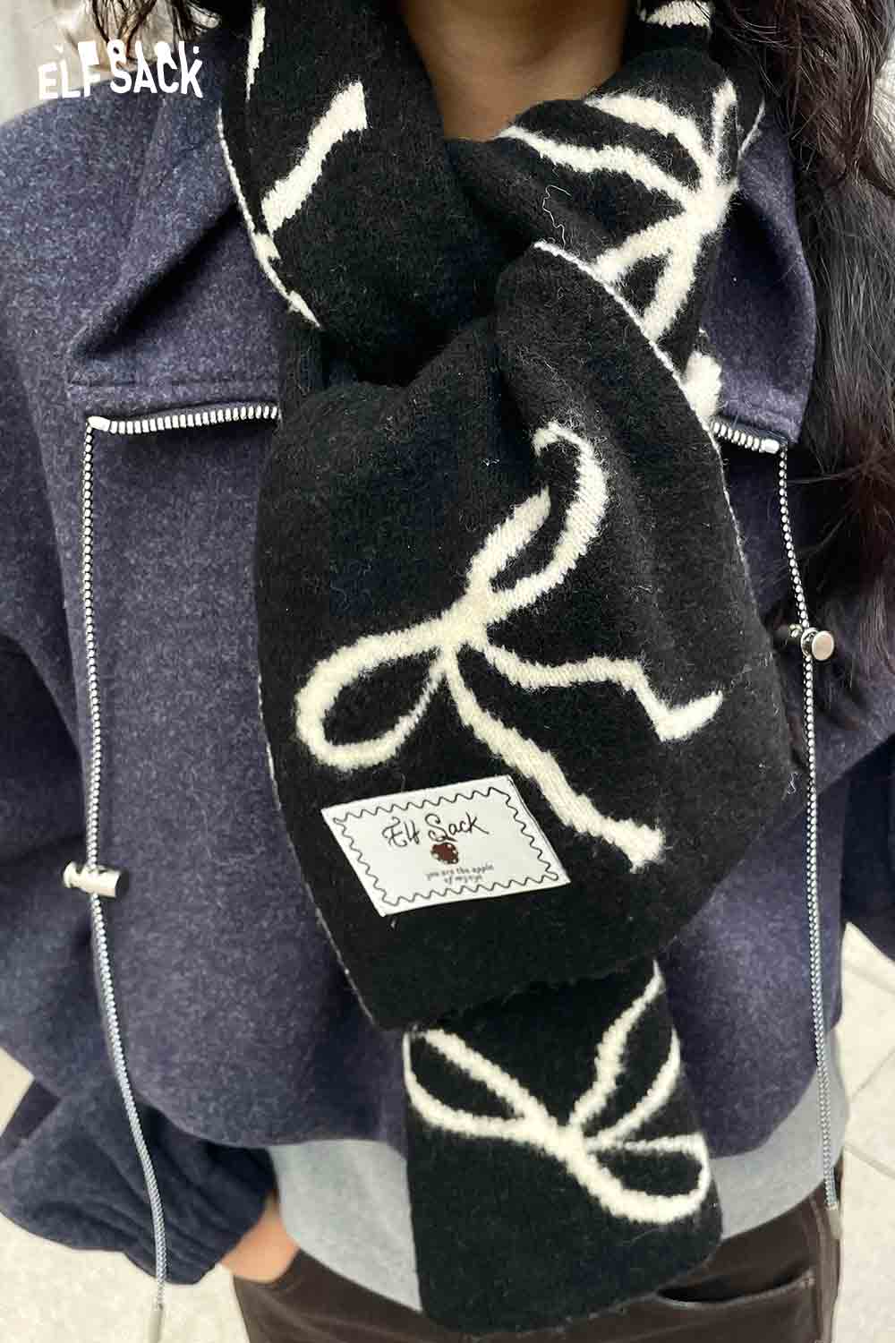 ELFSACK Bow Graphic Neck Warmer in Black and White, Stylish and Cozy for Chilly Days