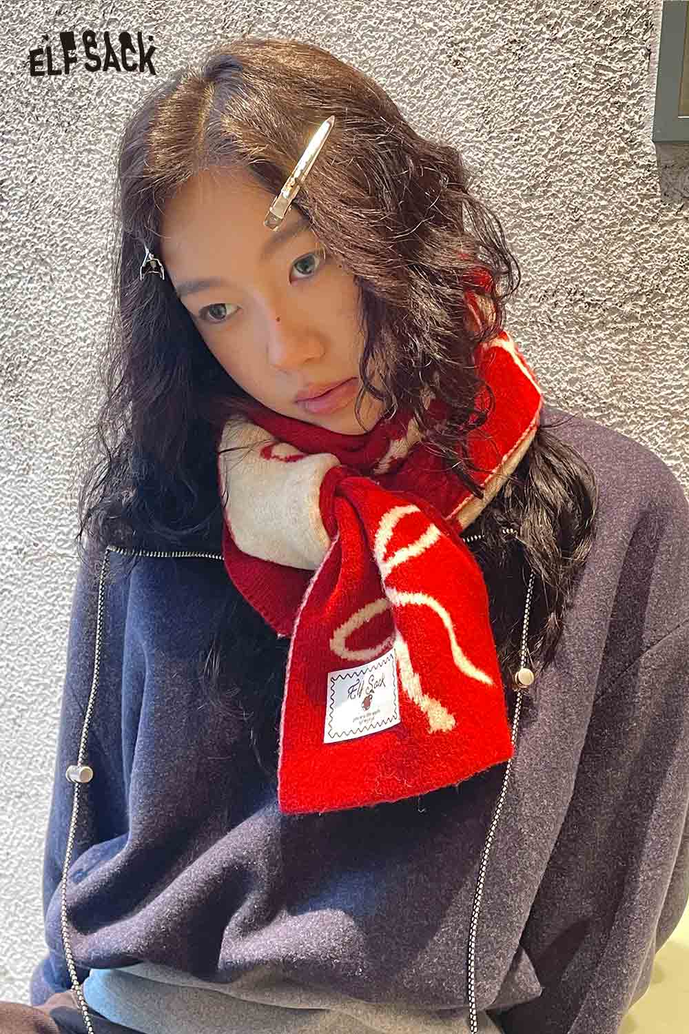 ELFSACK Bow Graphic Neck Warmer in Red with Stylish Design for Cozy Warmth