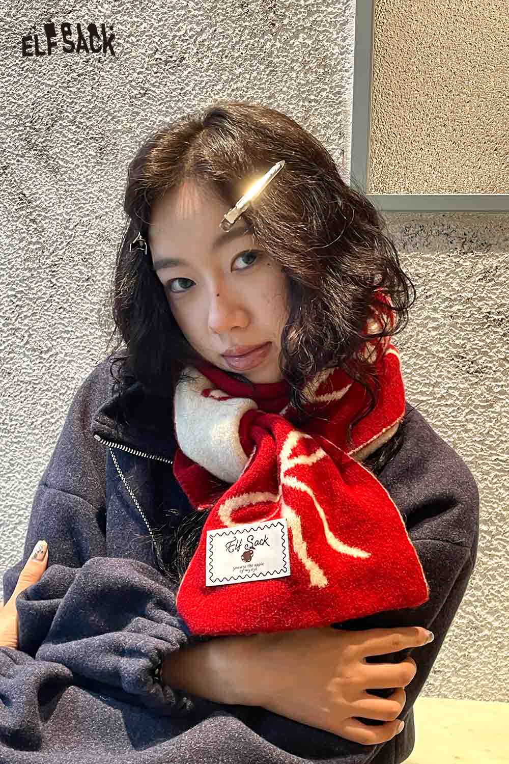 ELFSACK bow graphic neck warmer in red with stylish design, perfect for winter wear