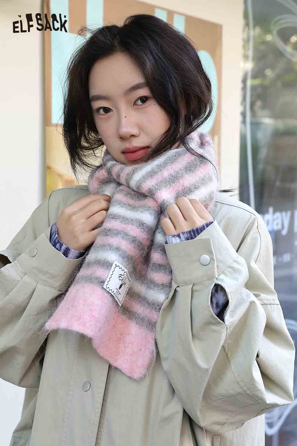 ELFSACK Christmas striped scarf for women in pink and gray, perfect for festive winter outfits