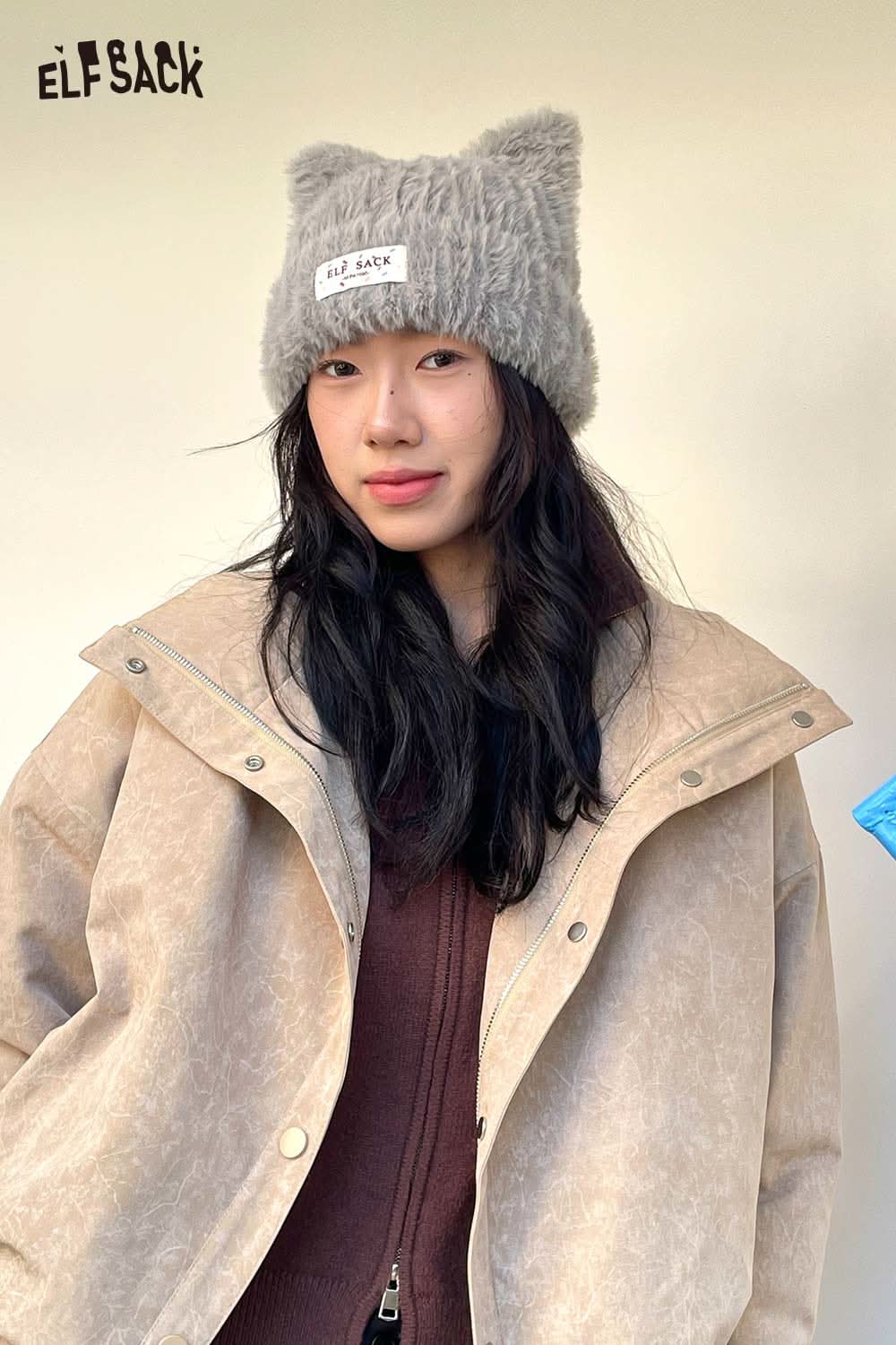ELFSACK plush cat ear hat for women in gray, paired with a stylish beige jacket and a cozy layer underneath.