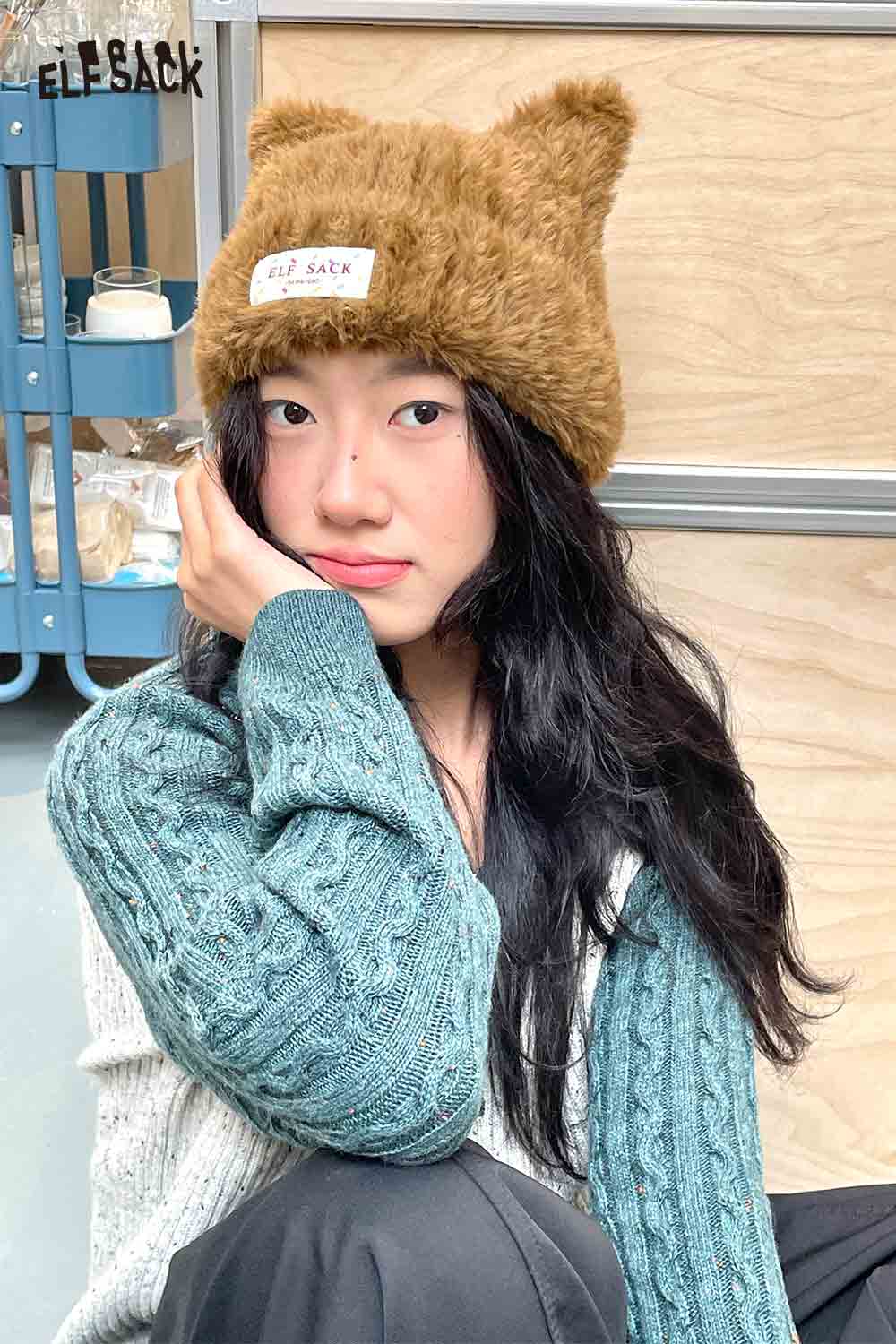 ELFSACK plush cat ear hat for women in brown, perfect for cozy winter style and warmth