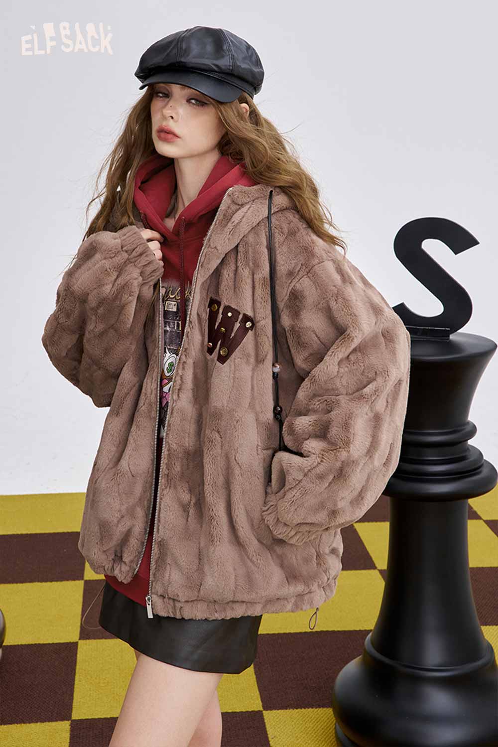 ELFSACK soft graphic hooded sweatshirt in brown with oversized design and logo accent for stylish layering