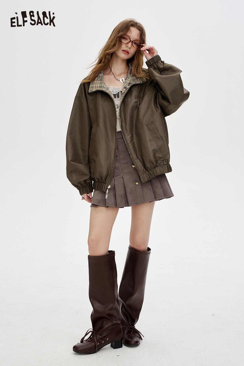 ELFSACK breathable checkered graphic jacket for women in brown with stylish casual look