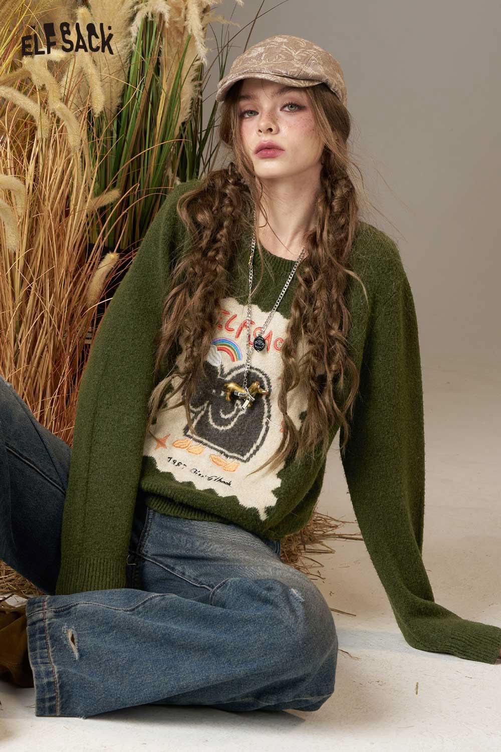 ELFSACK cartoon kitten embroidered sweater in green with playful design and cozy fabric for casual wear