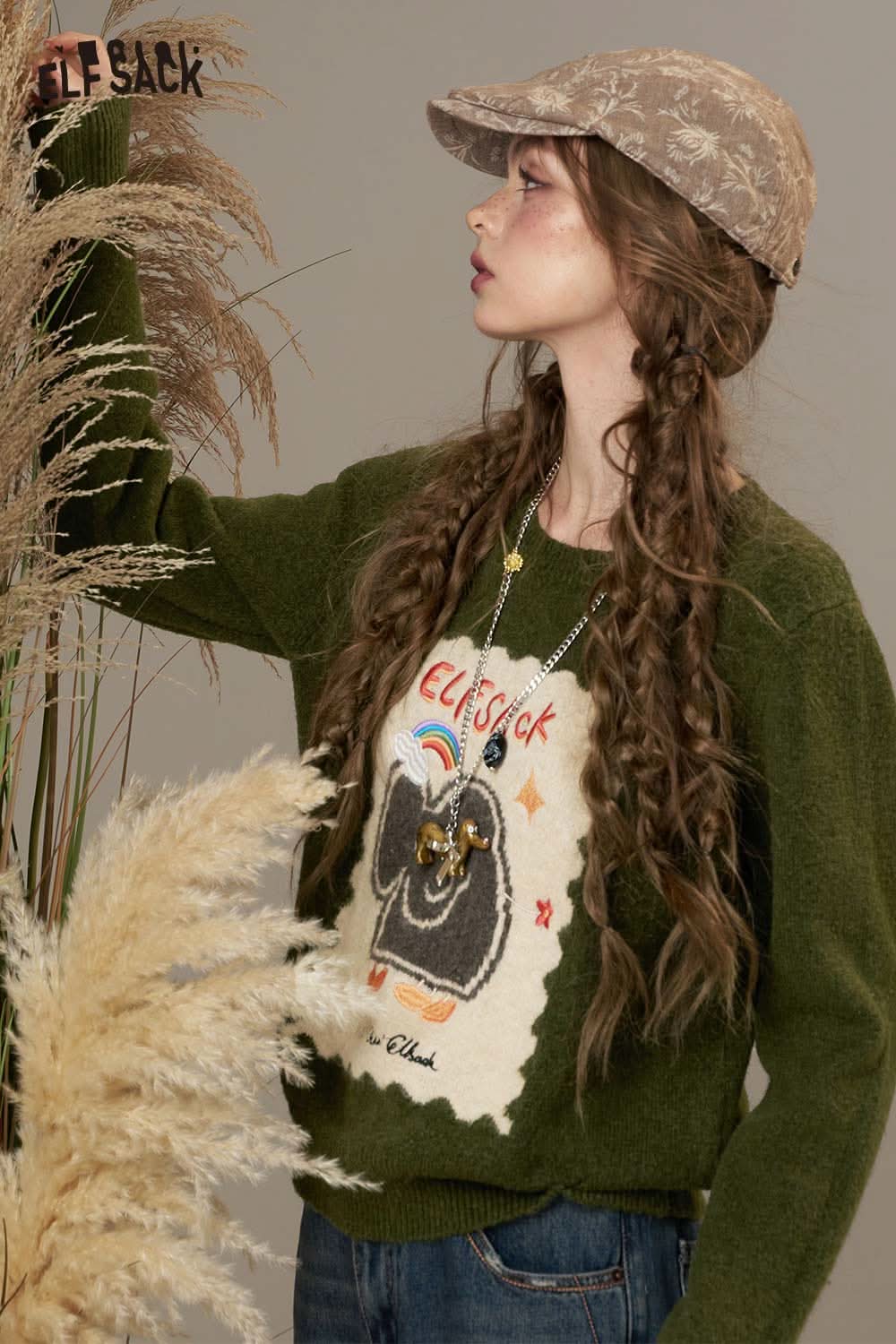ELFSACK cartoon kitten embroidered sweater in green with cute graphic design and relaxed fit