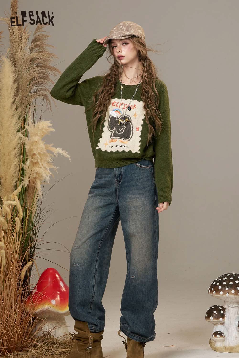 ELFSACK cartoon kitten embroidered sweater in olive green with a playful design for casual wear