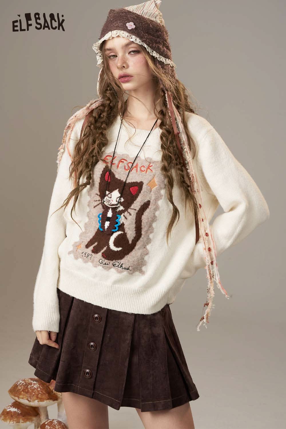 ELFSACK cartoon kitten embroidered sweater in cream featuring a playful kitten design