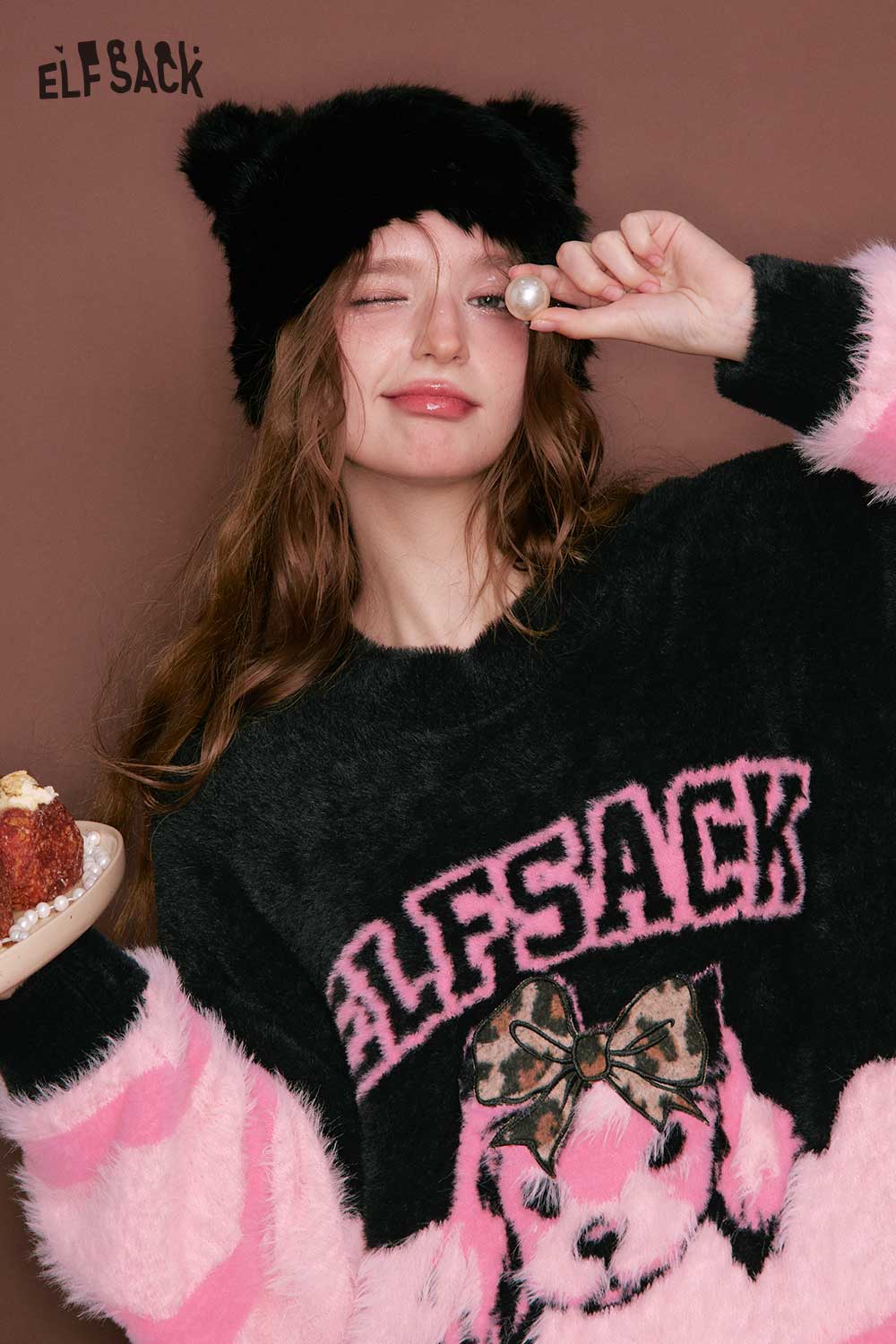 ELFSACK color block animal graphic sweater featuring a playful bear design in pink and black