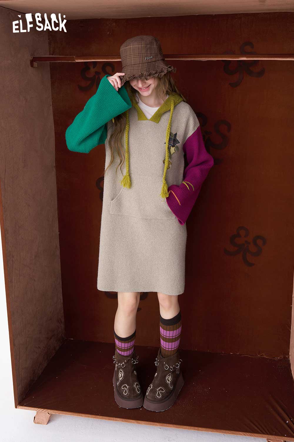 ELFSACK color block hooded dress featuring a cozy design and vibrant color combination