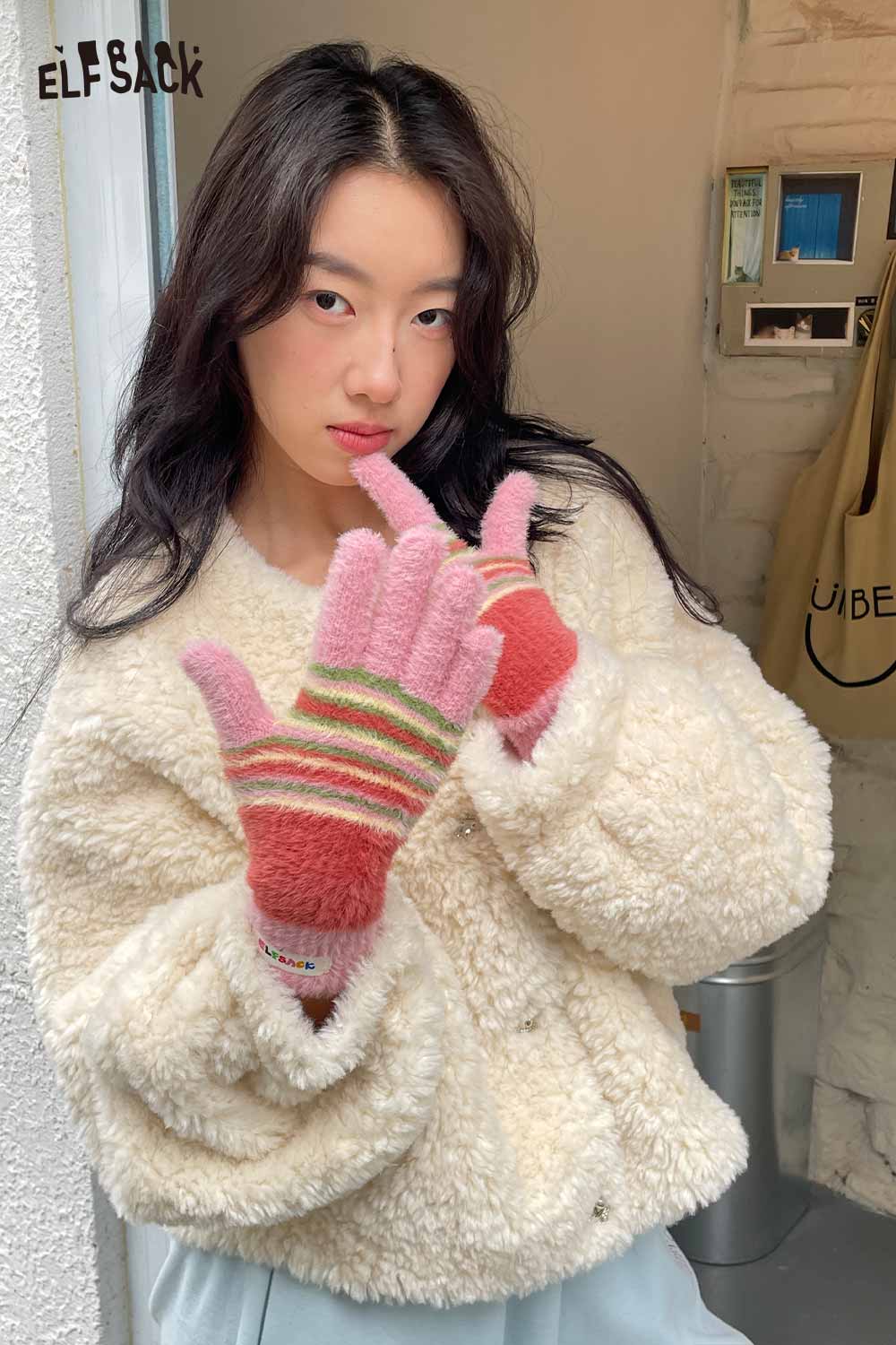 ELFSACK cute striped finger gloves in pink and red, ideal for stylish winter warmth