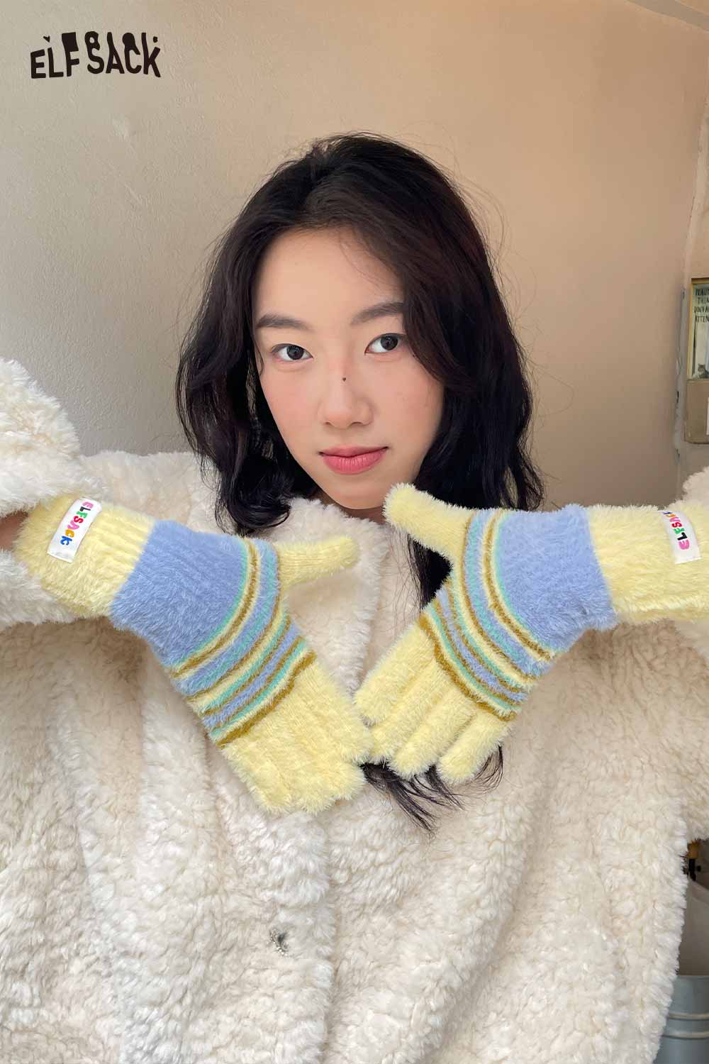 ELFSACK cute striped finger gloves in blue and yellow, perfect for stylish warmth this season
