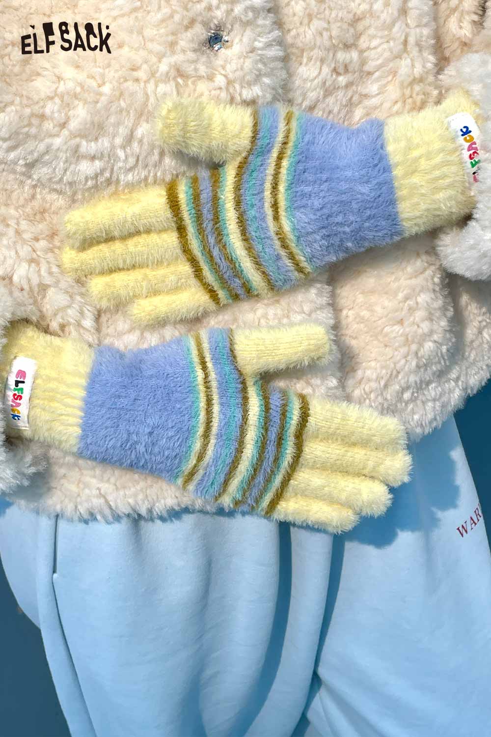Cute striped finger gloves by ELFSACK in pastel colors, perfect for stylish winter warmth