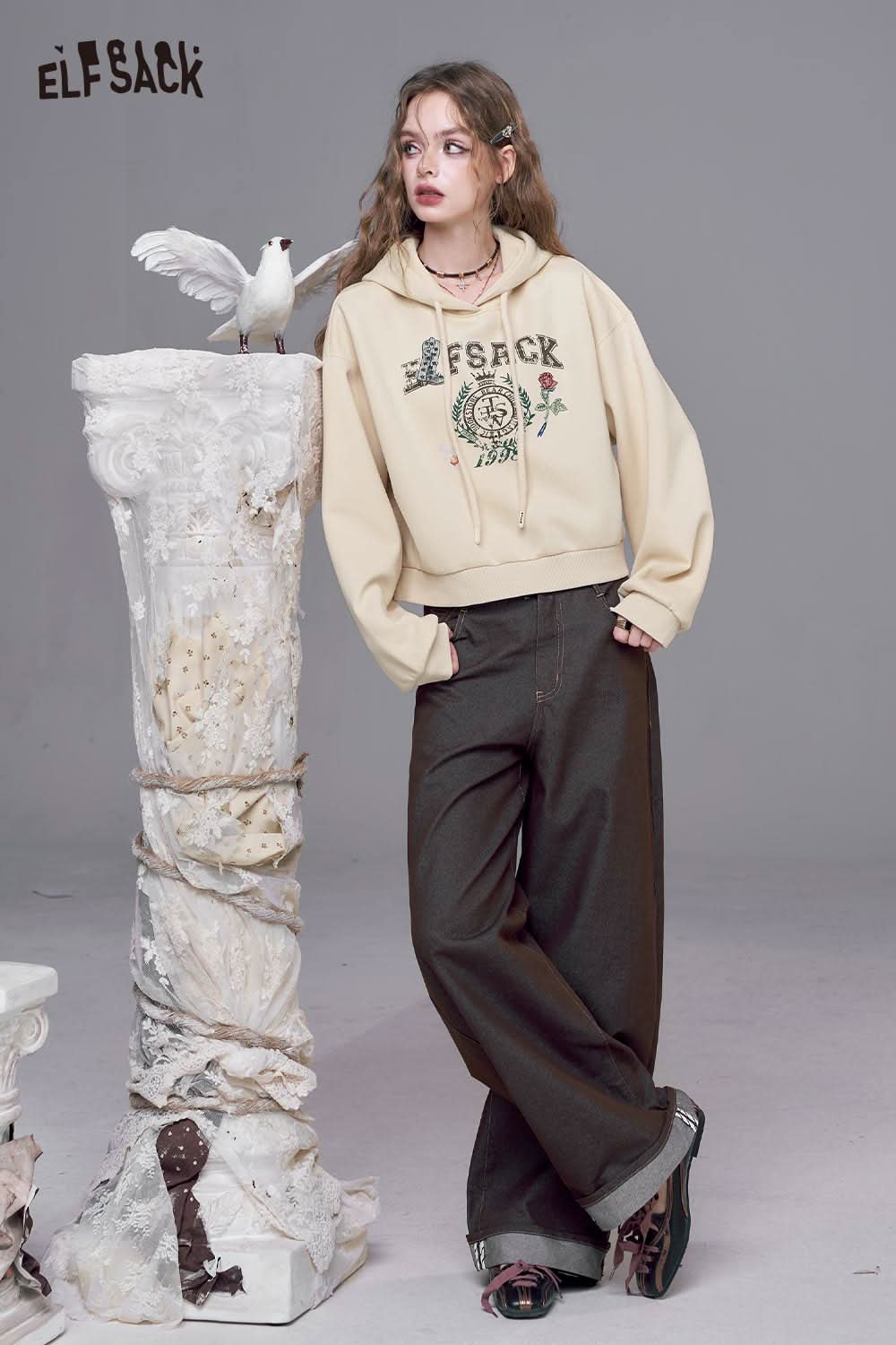 ELFSACK embroidered floral fleece hoodie in cream with a casual cropped design for comfy outfits