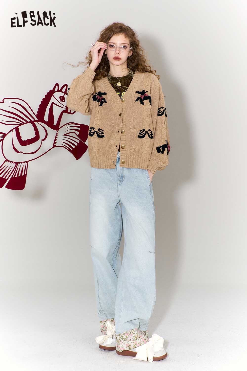 ELFSACK flying horse print t-shirt featuring a stylish design with a relaxed fit and vibrant colors