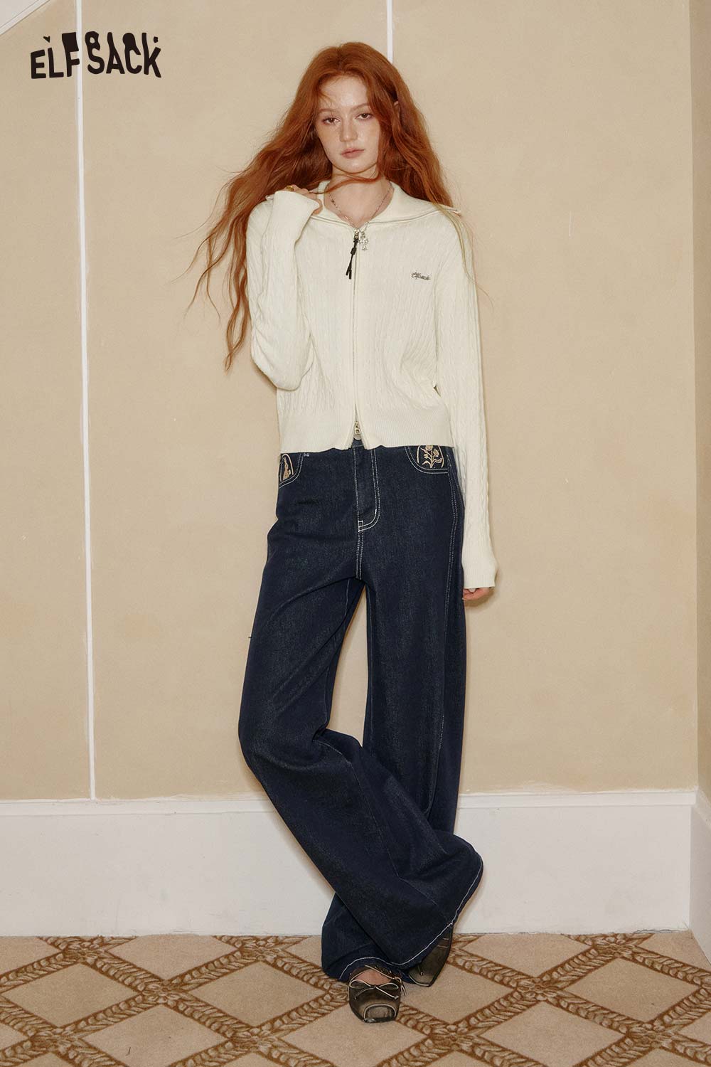 ELFSACK minimalist slim fit knit top in cream, paired with relaxed denim pants for a stylish look