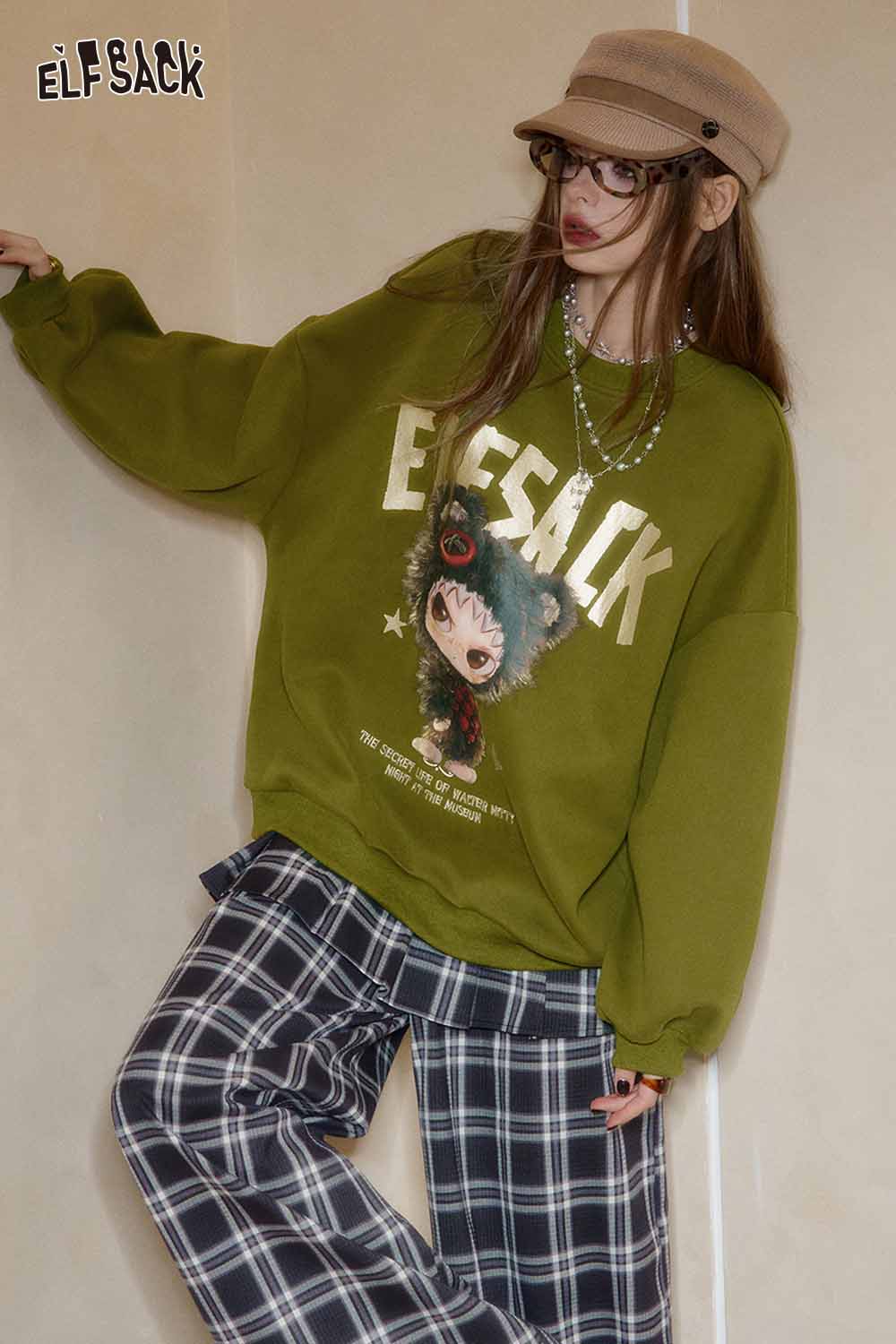 ELFSACK oversized graphic sweatshirt for women in olive green with cartoon design and relaxed fit